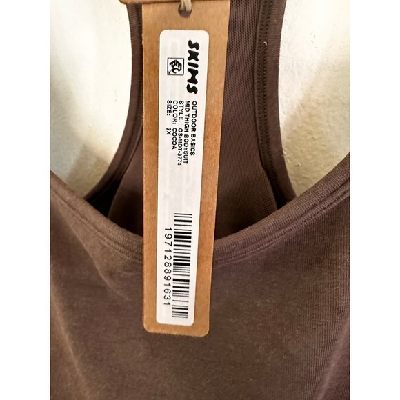 SKIMS OUTDOOR BASICS
MID THIGH BODYSUIT COCOA 3X - Picture 5 of 9